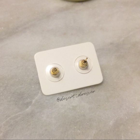 ⬇️Price Drop! Dainty Raw Peridot Earrings - Picture 7 of 8